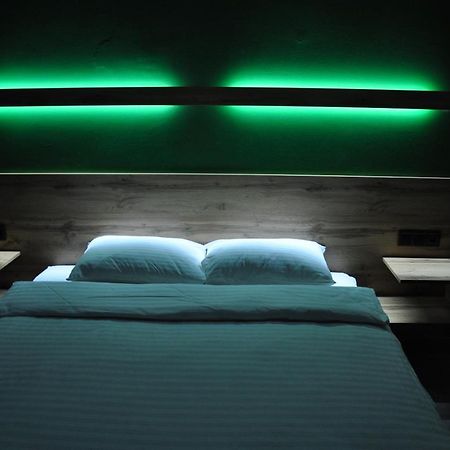 Full House Hotel&Capsule Hostel, Rivne Esterno foto A room at the hotel