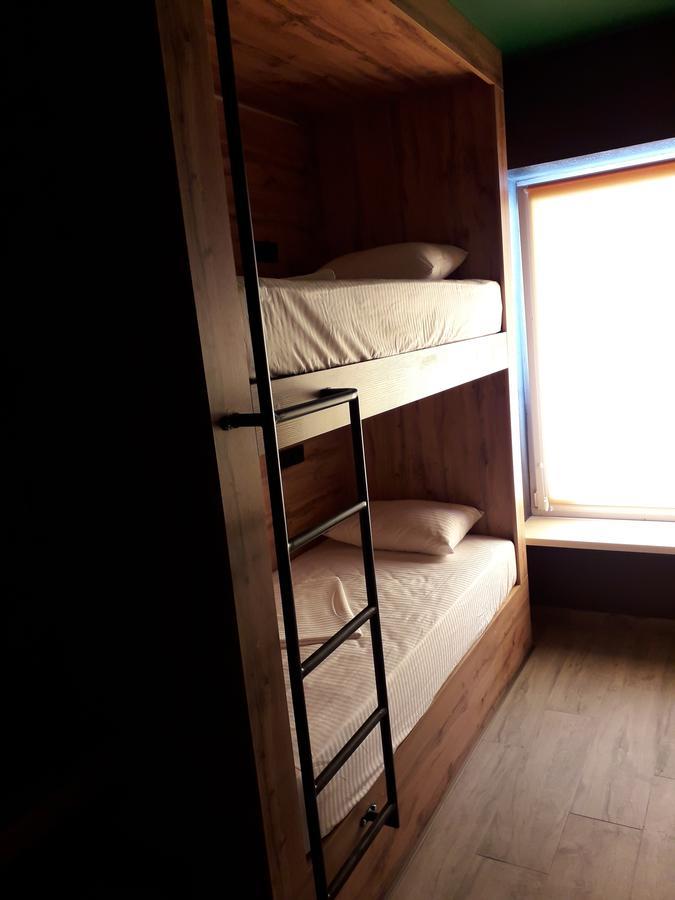 Full House Hotel&Capsule Hostel, Rivne Esterno foto A bunk bed with a ladder