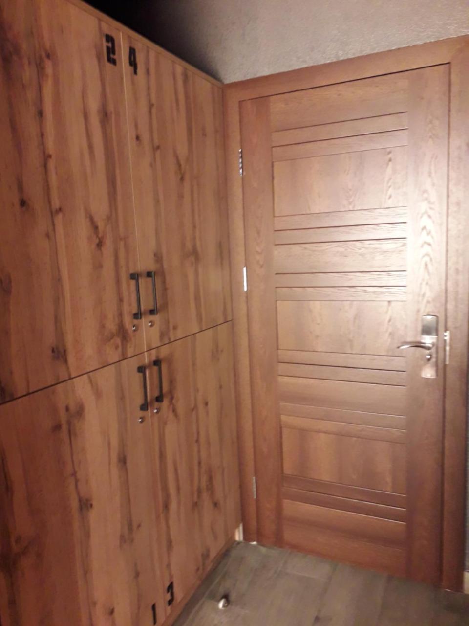 Full House Hotel&Capsule Hostel, Rivne Esterno foto A door with a deadbolt lock