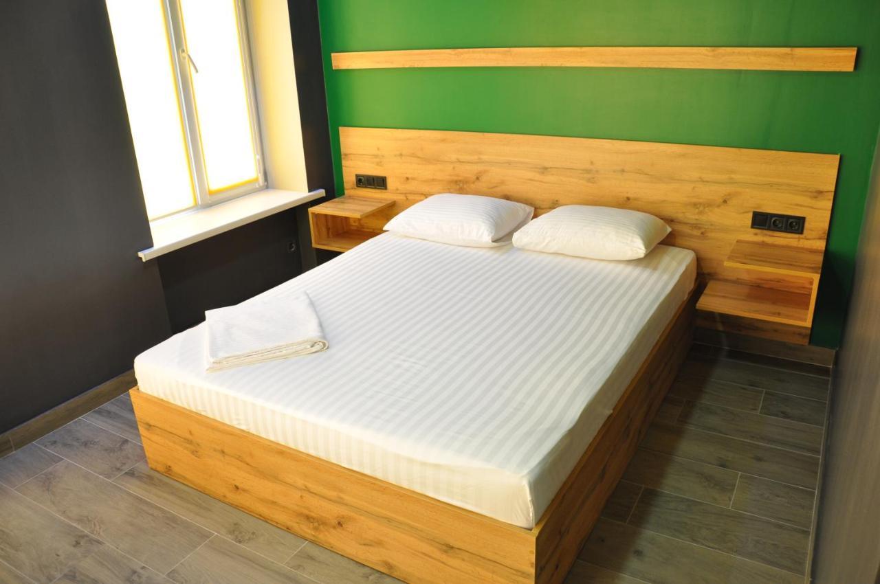 Full House Hotel&Capsule Hostel, Rivne Esterno foto A bed