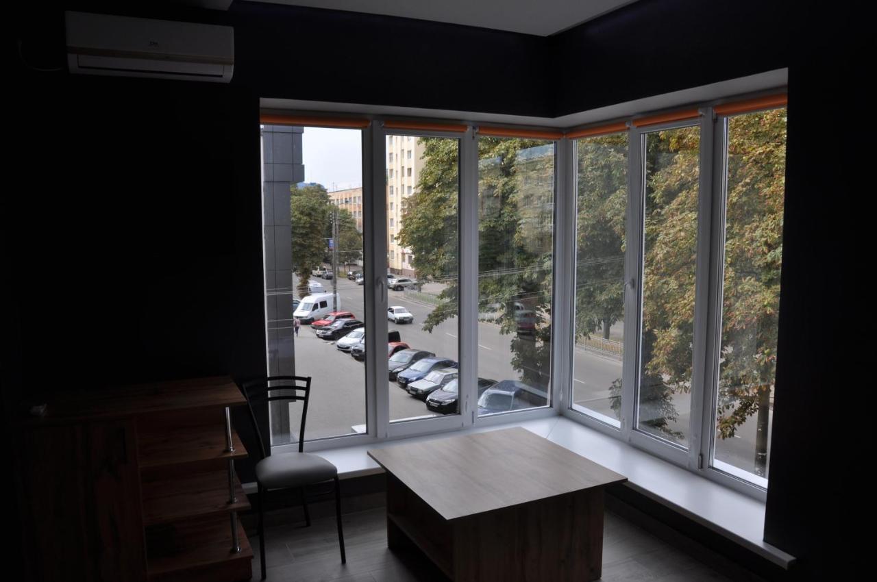 Full House Hotel&Capsule Hostel, Rivne Esterno foto