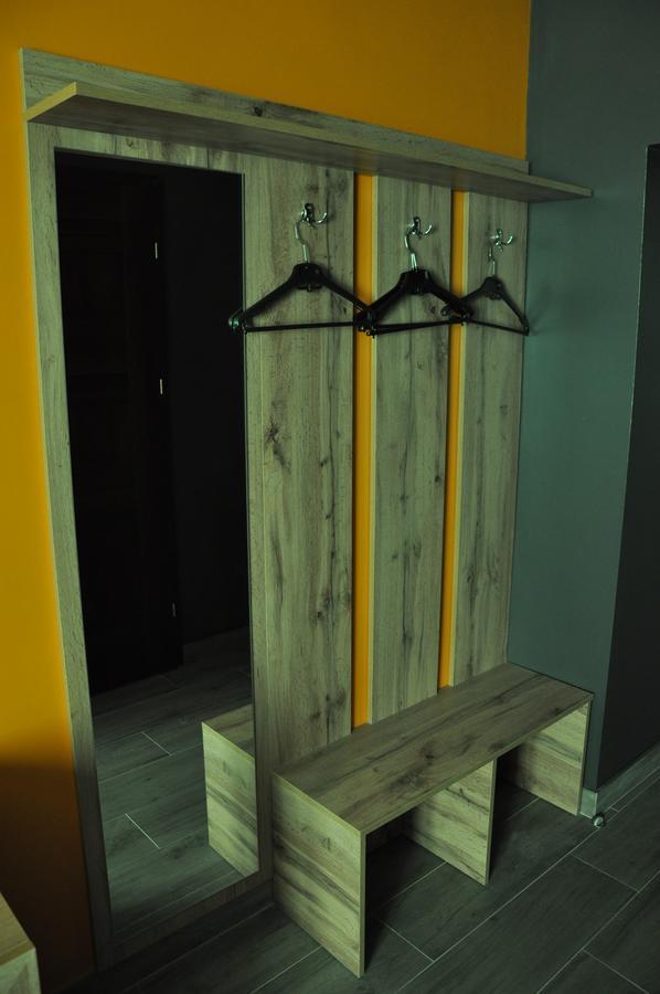 Full House Hotel&Capsule Hostel, Rivne Esterno foto
