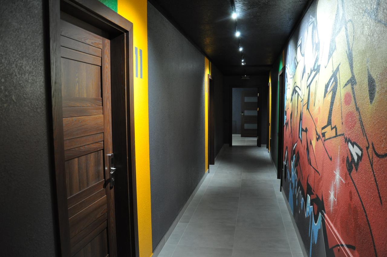 Full House Hotel&Capsule Hostel, Rivne Esterno foto Corridor of the hotel