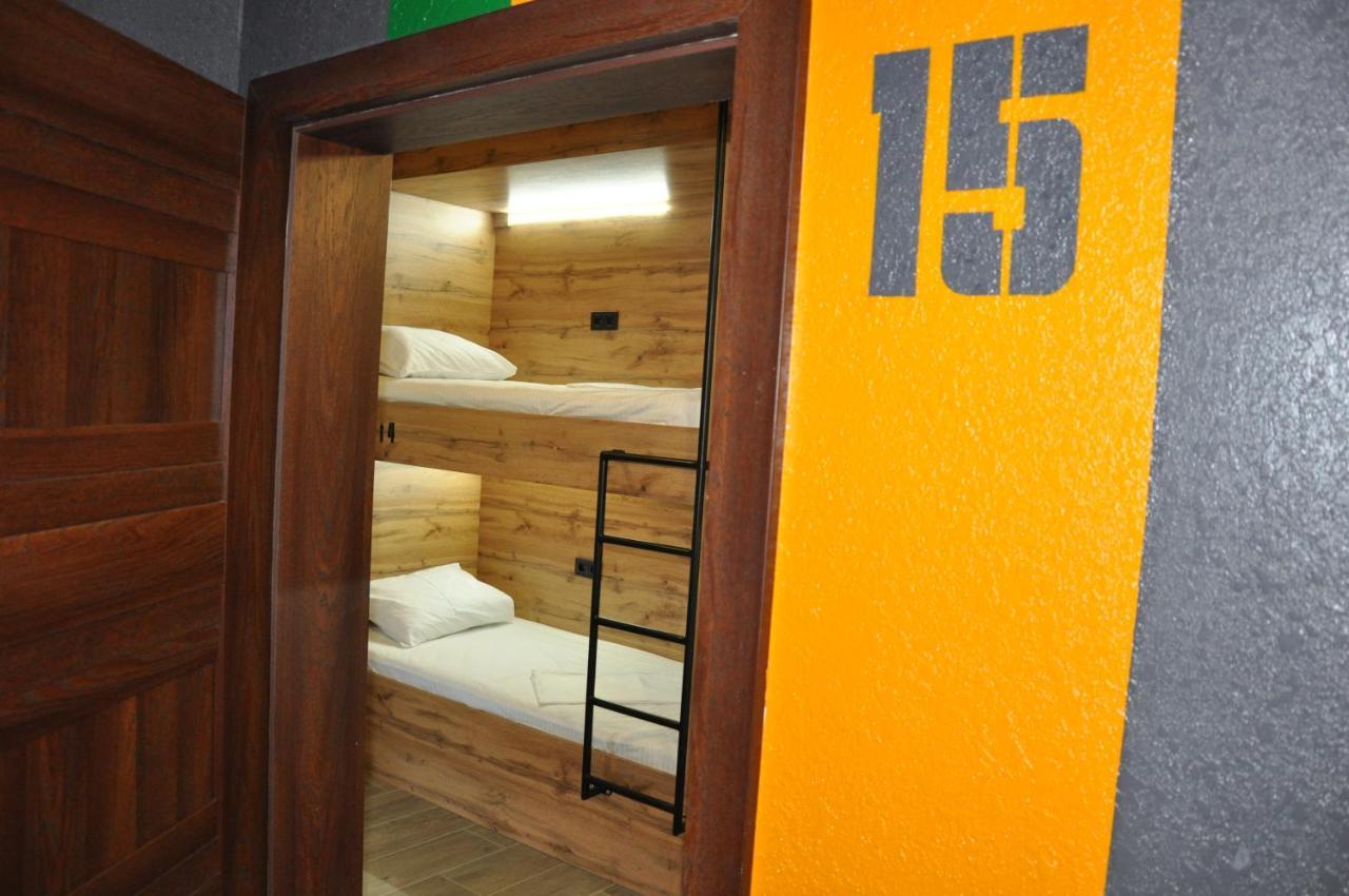 Full House Hotel&Capsule Hostel, Rivne Esterno foto A typical room at the hostel