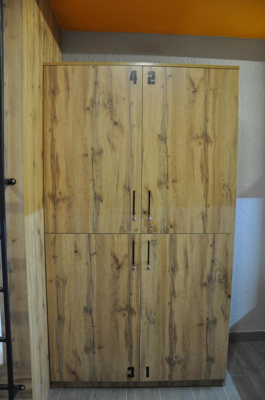 Full House Hotel&Capsule Hostel, Rivne Esterno foto A wooden armoire