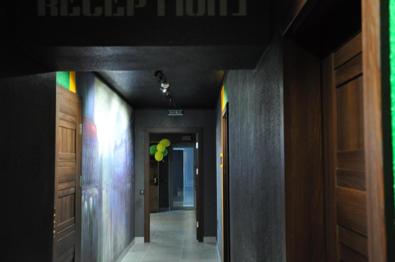 Full House Hotel&Capsule Hostel, Rivne Esterno foto A corridor in a love hotel in Tokyo